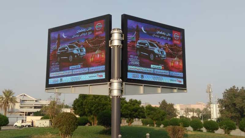 Progetta e costruzione e installazione di una struttura di cartelloni pubblicitari LED digitale